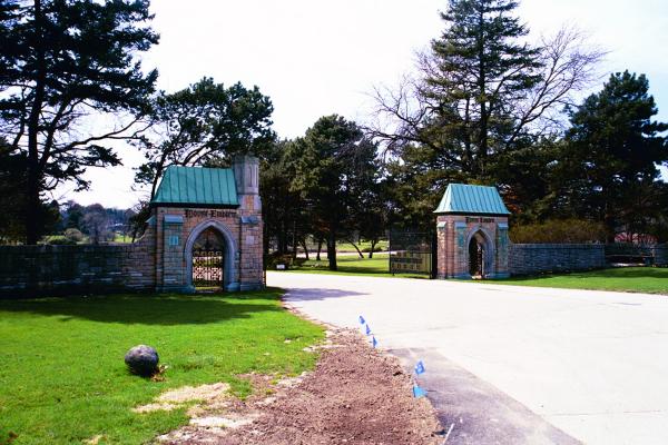 Mount Emblem Cemetery entrance