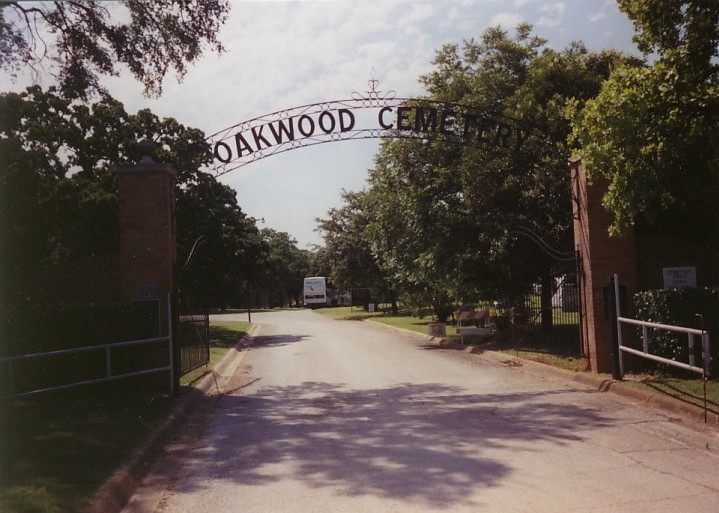 Oakwood Cemetery sign