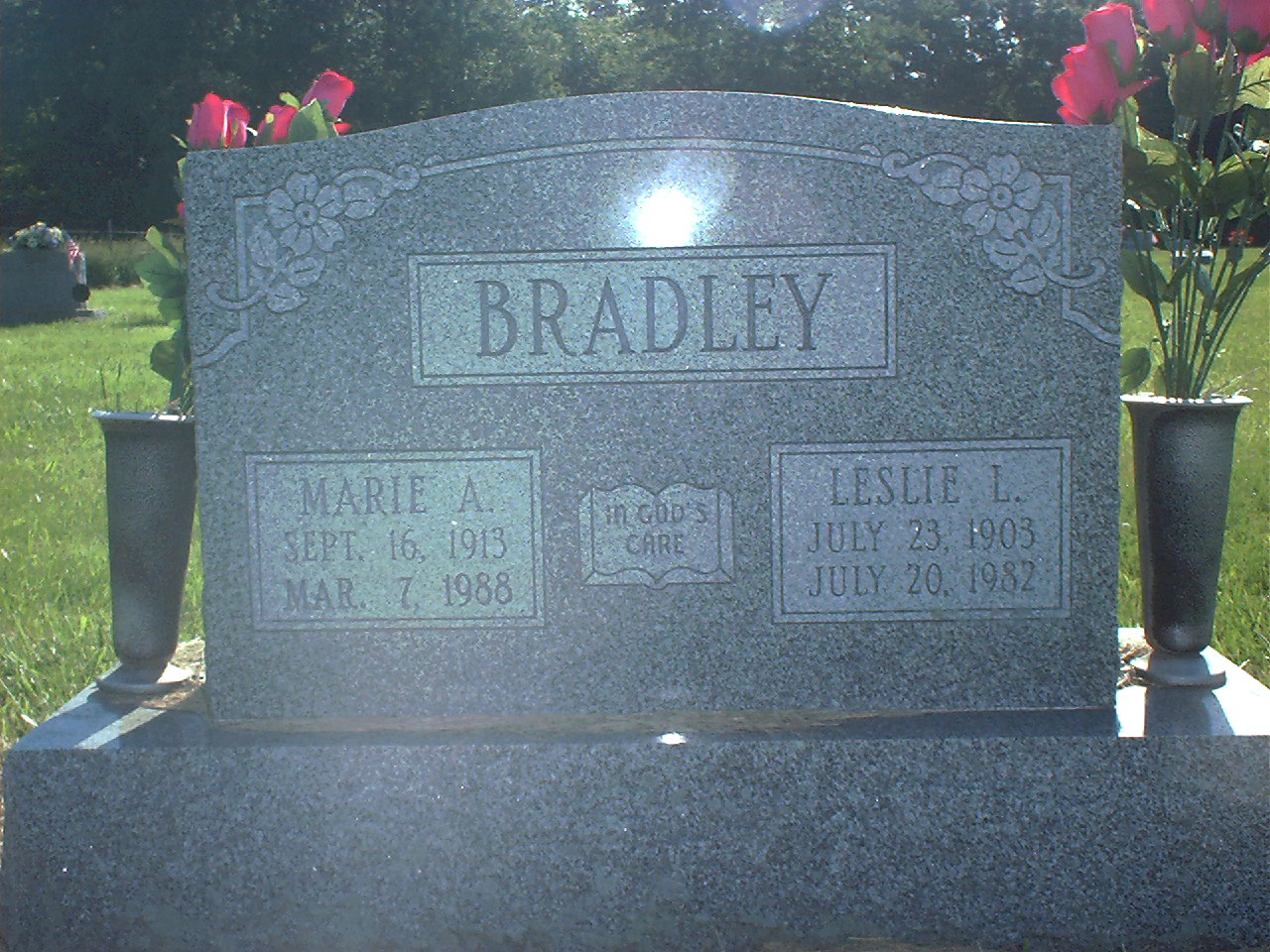 Leslie L. Bradley headstone