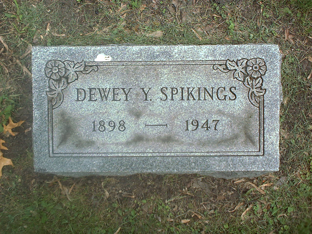 Dewey Spikings headstone