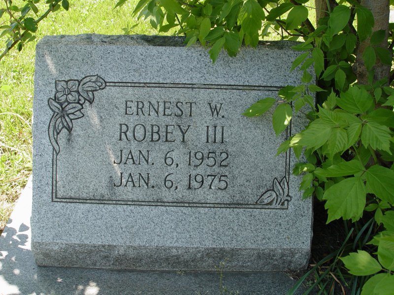 Ernest W. Robey III headstone