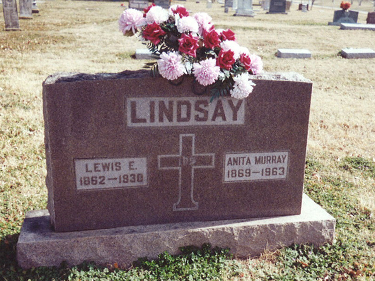 Anita Murray Lindsay headstone
